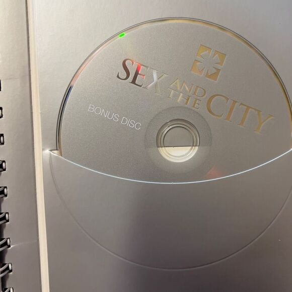 Sex and the City: The Complete Series 6 Seasons 94 Episodes 20 Discs Collectors - Picture 5 of 6